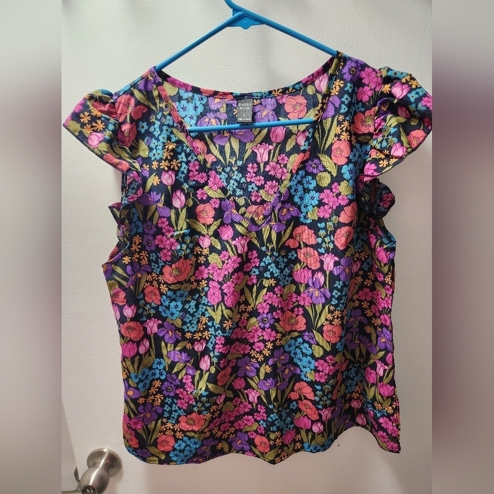 Emery Rose Floral Top Size Large